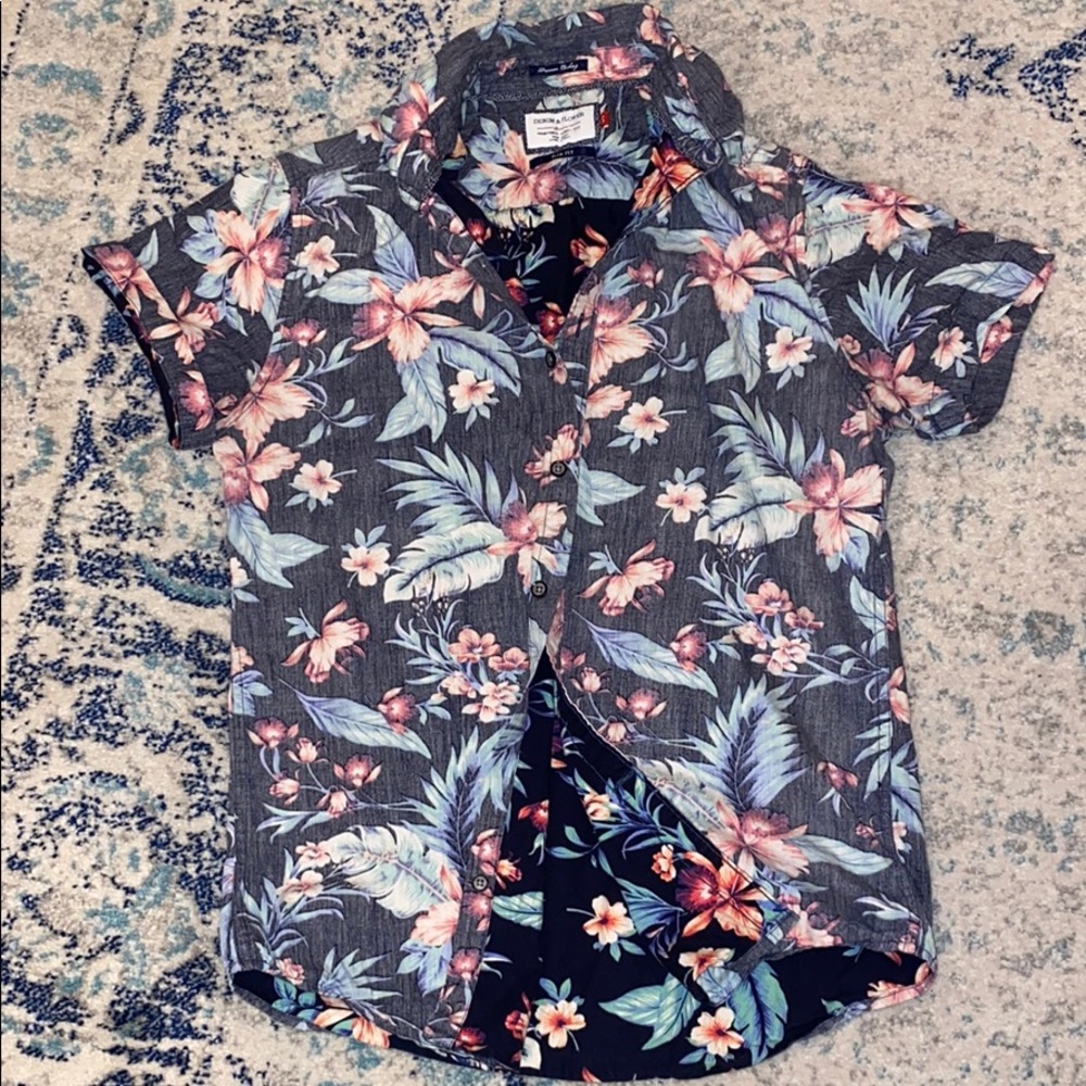 Casual short sleeve button down shirt